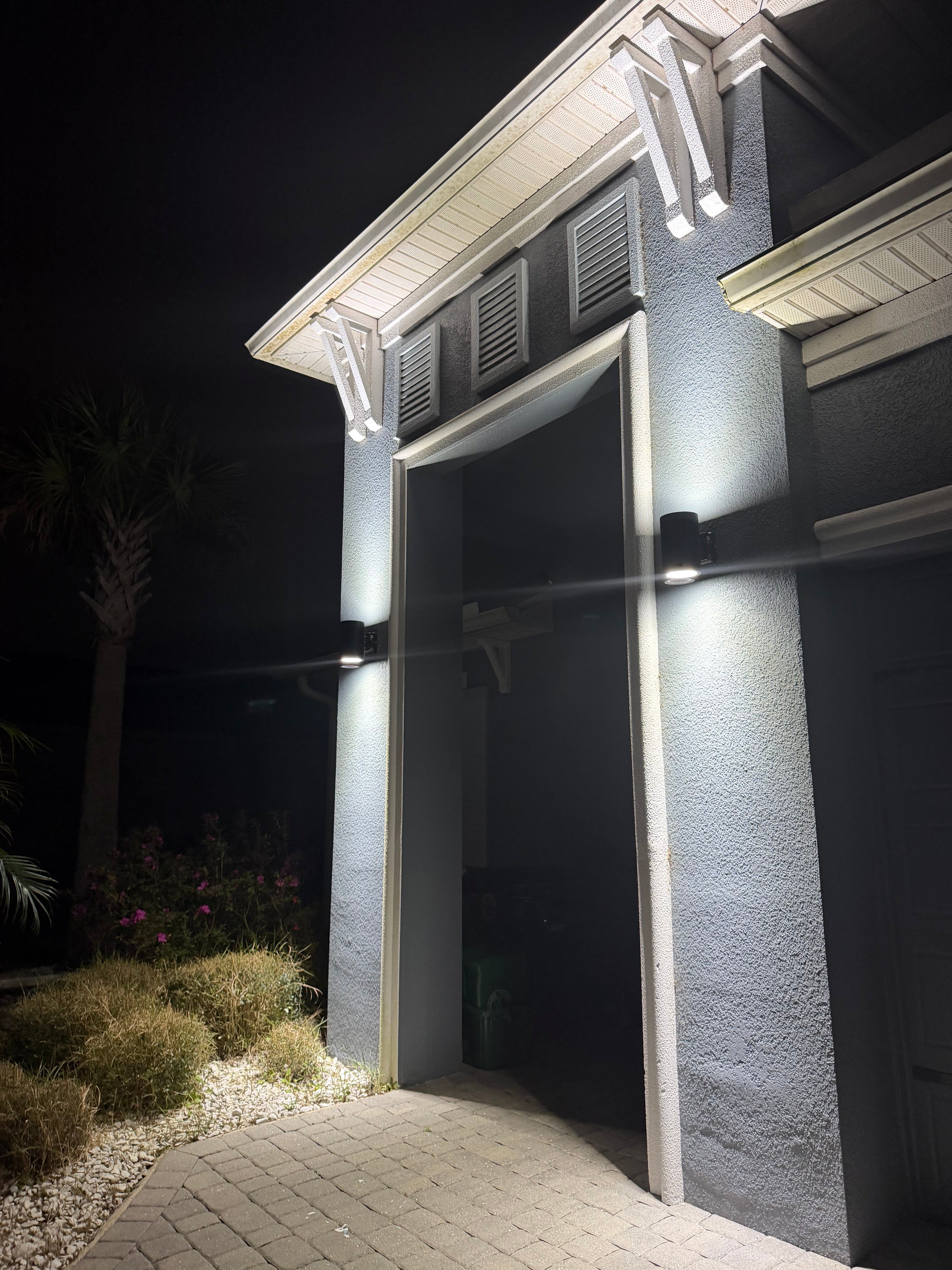 Wall Mounted Up/Down Cylinder 38W Black